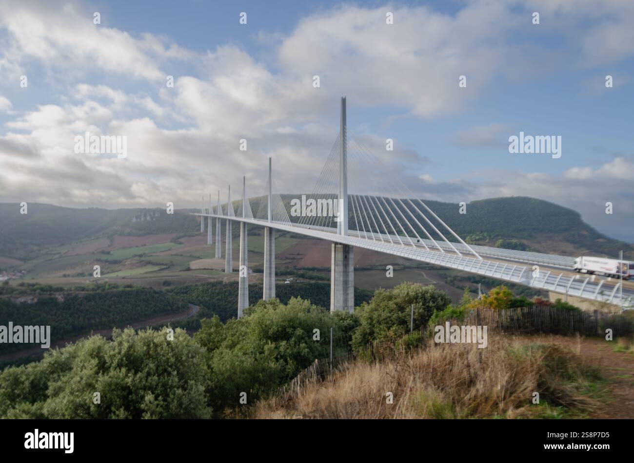Viadotto Curvo In Pietre Per Modellismo H0 - Scala 1:87, Angolo 30 Gradi
