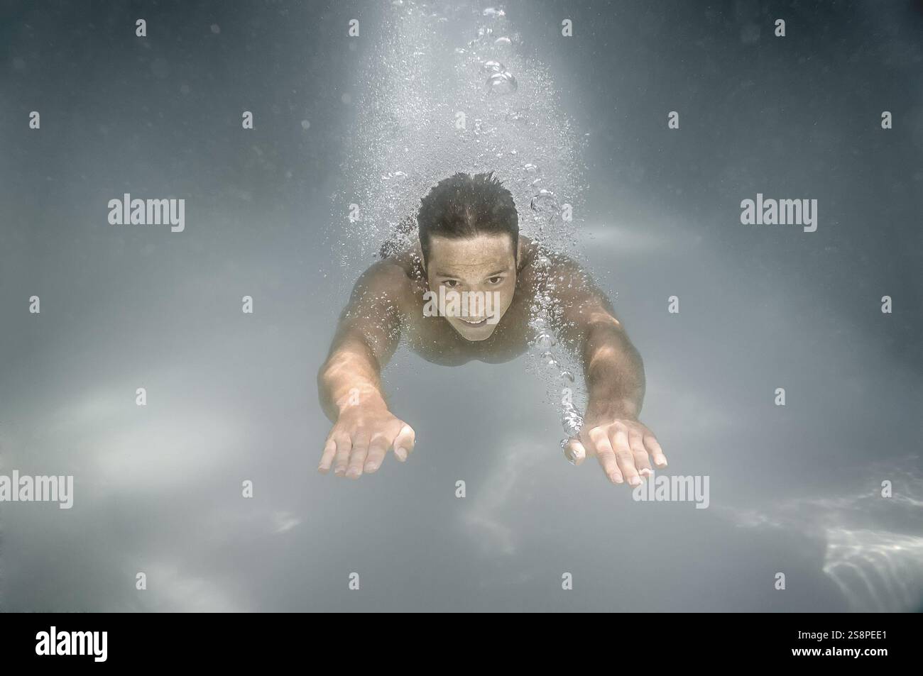 Men's diving hi-res stock photography and images - Alamy