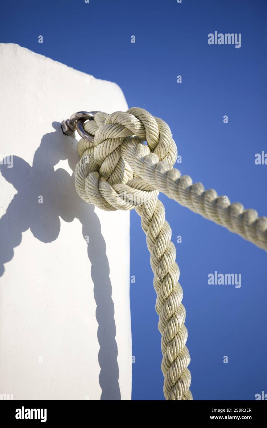 Bog Rope An image of a big knot rope Stock Photo - Alamy