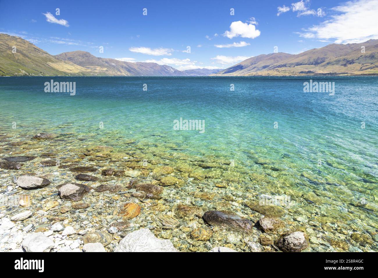 An image of the lake Wanaka, New Zealand south island Stock Photo - Alamy