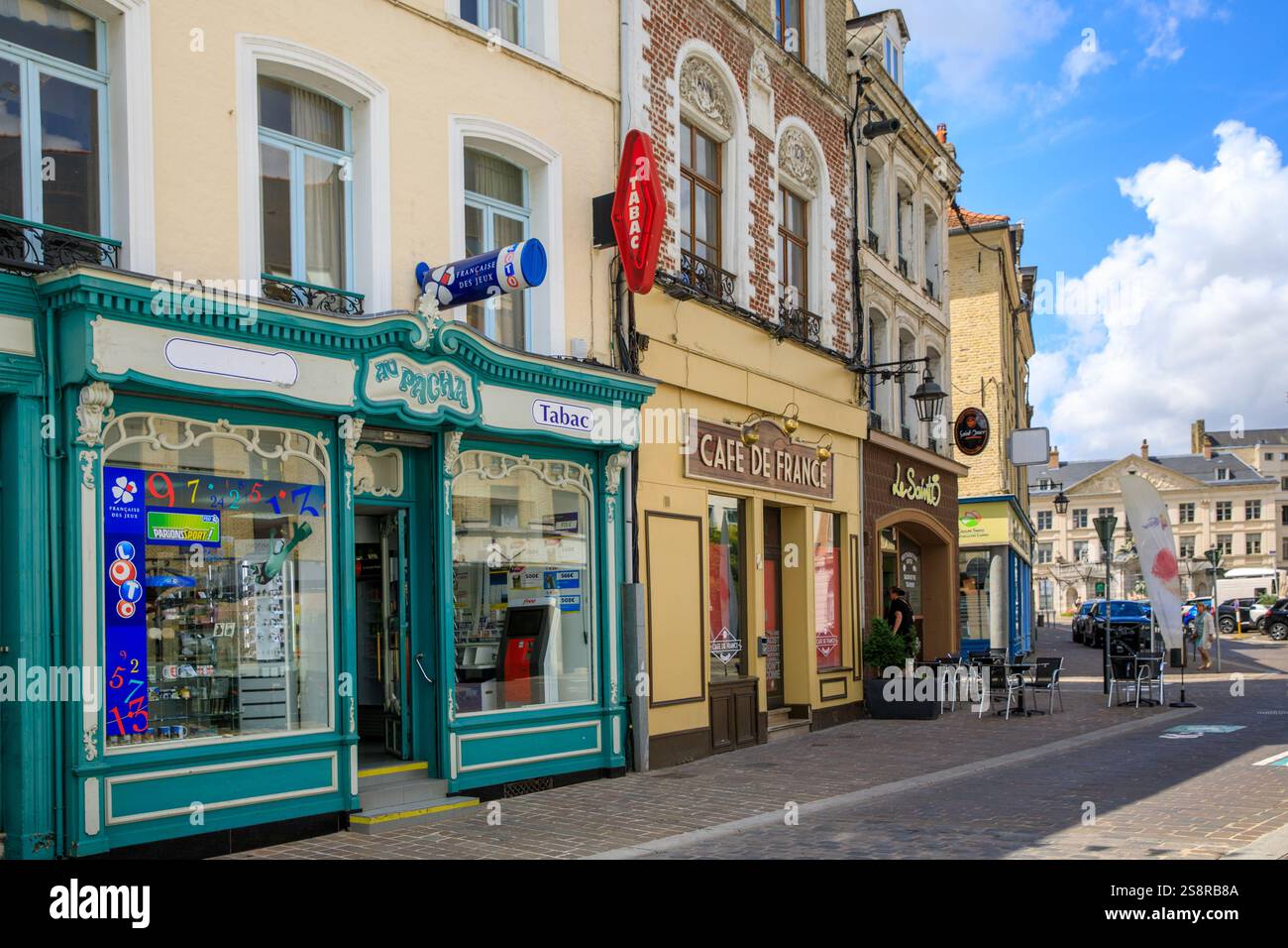tobacco calais Le tobacco hi-res stock photography and images