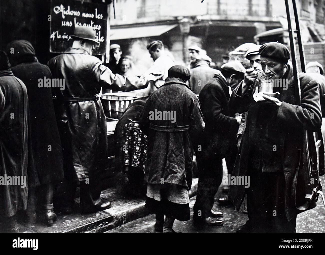 Poor paris wwii hi-res stock photography and images - Alamy