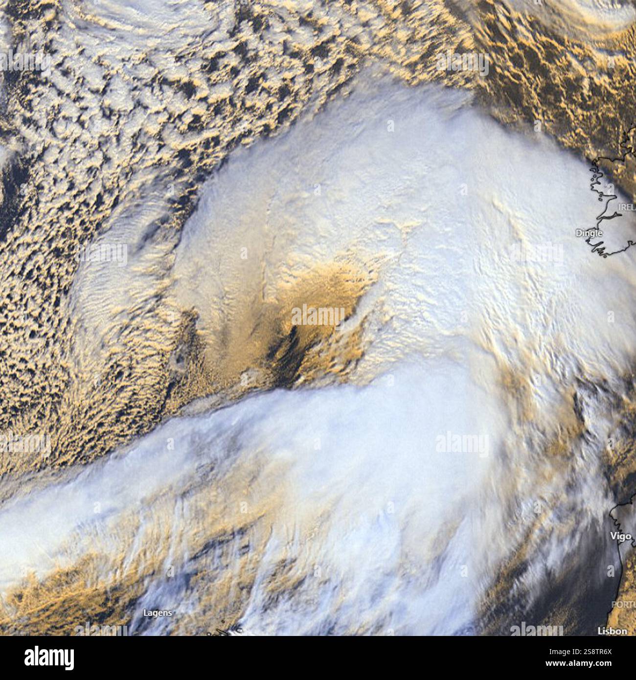 Isobar hurricane hi-res stock photography and images - Alamy