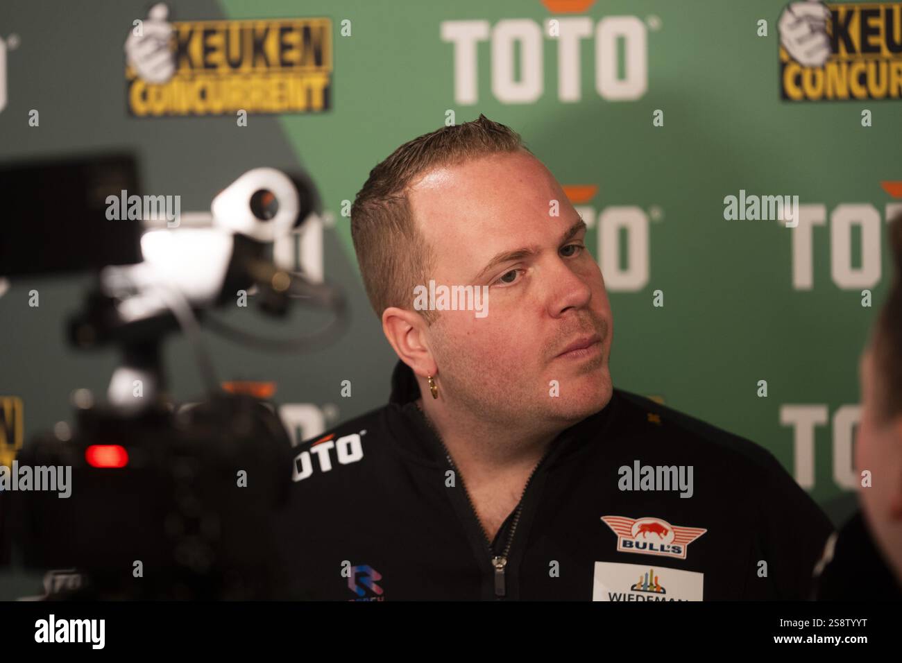 DEN BOSCH Darter Dirk van Duijvenbode during the draw prior to TOTO