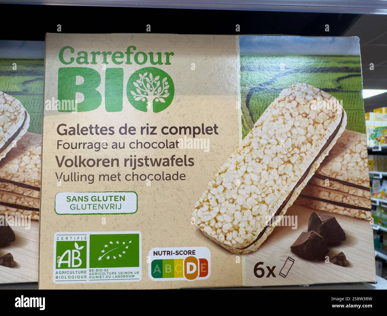 Store Rice Cakes Rice cakes with chocolate filling in a grocery store aisle Stock Photo ...