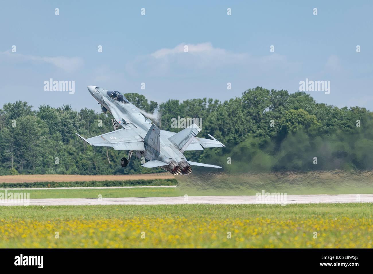 Two fighter jets take hi-res stock photography and images - Alamy