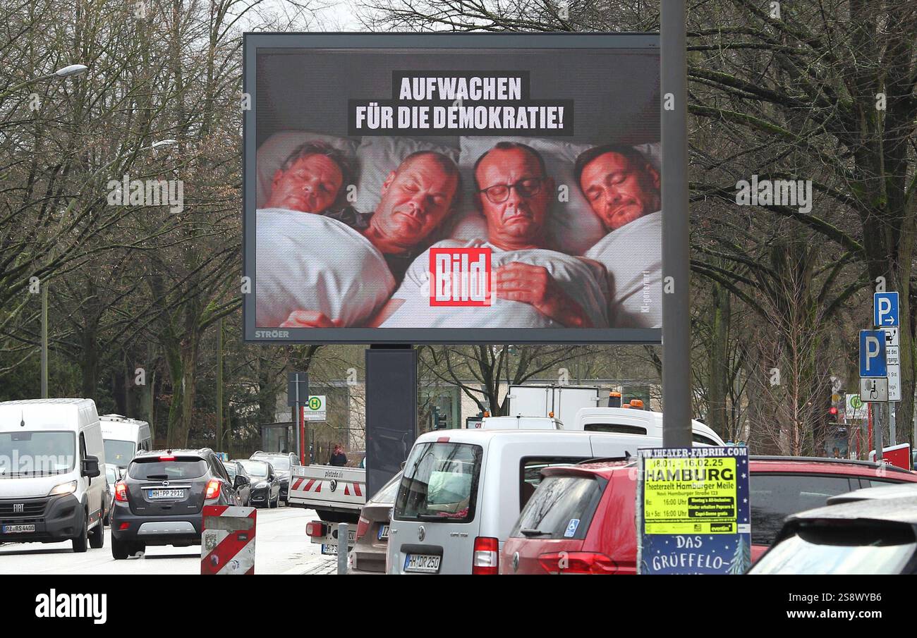 Auf einer digitalen Werbetafel von Ströer sind die Spitzenpolitiker ...