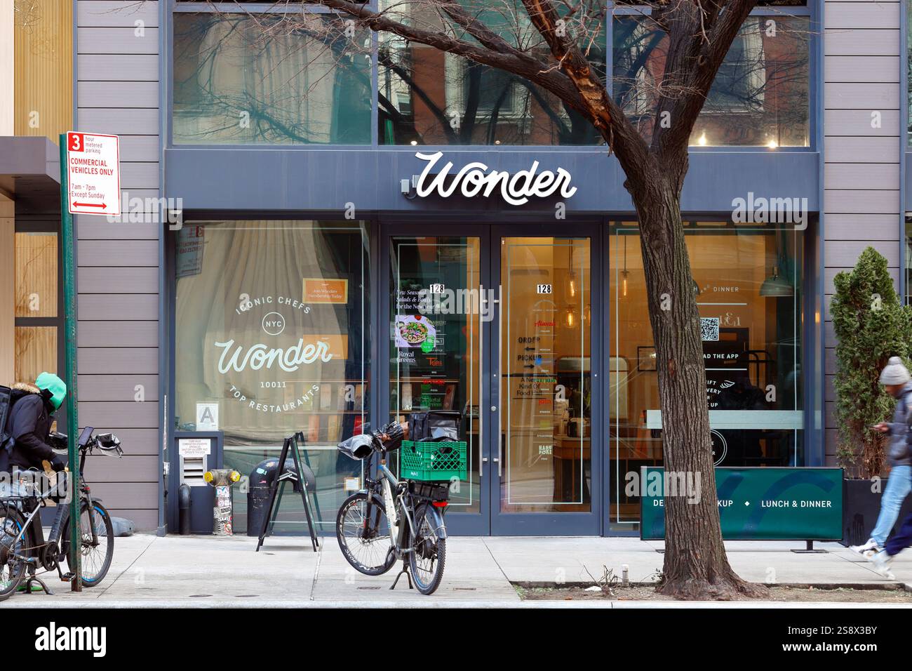 Wonder, 128 W 23rd St, New York, NYC storefront photo of a fast casual ghost kitchen delivery service in Manhattan's Chelsea neighborhood. Stock Photo