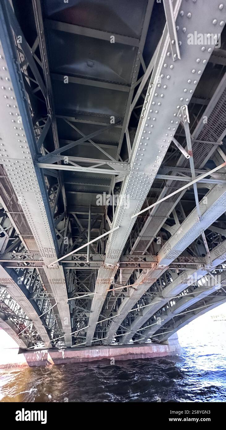 Steel lattice girder truss hi-res stock photography and images - Alamy