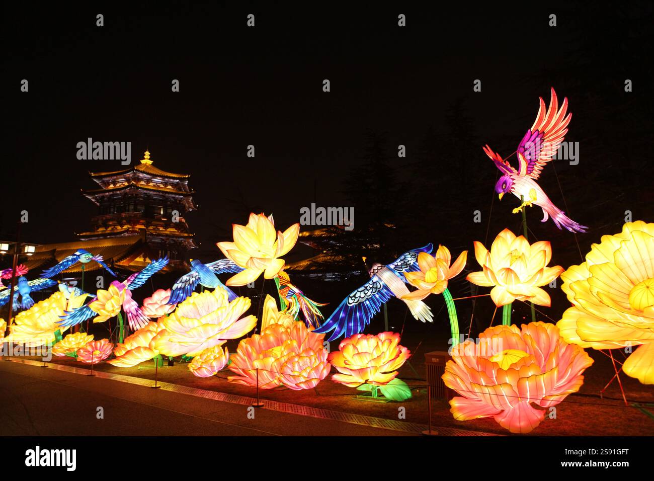 Festive lanterns are installed at Tang Paradise in Xi'an City ...