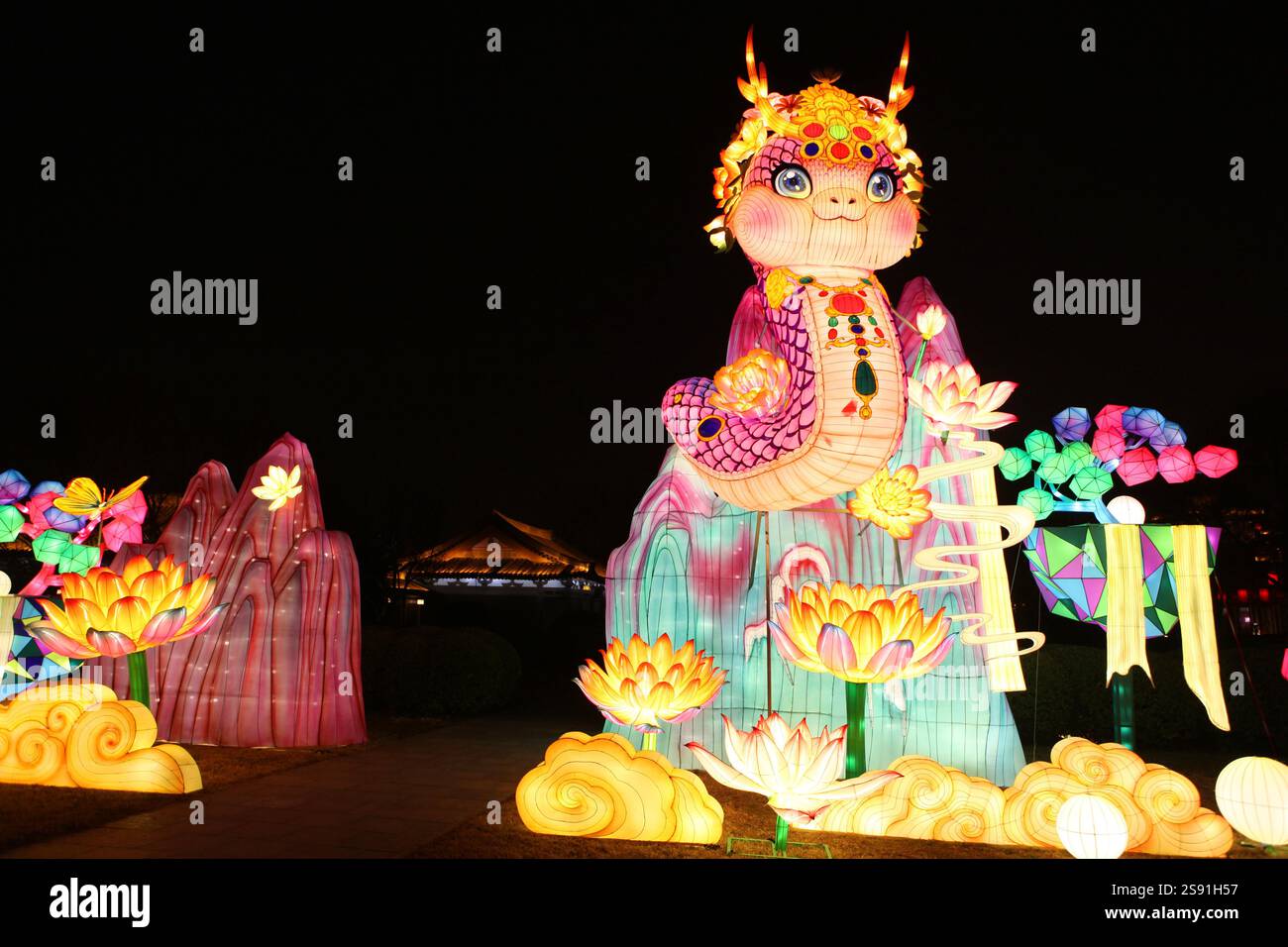 Festive lanterns are installed at Tang Paradise in Xi'an City ...