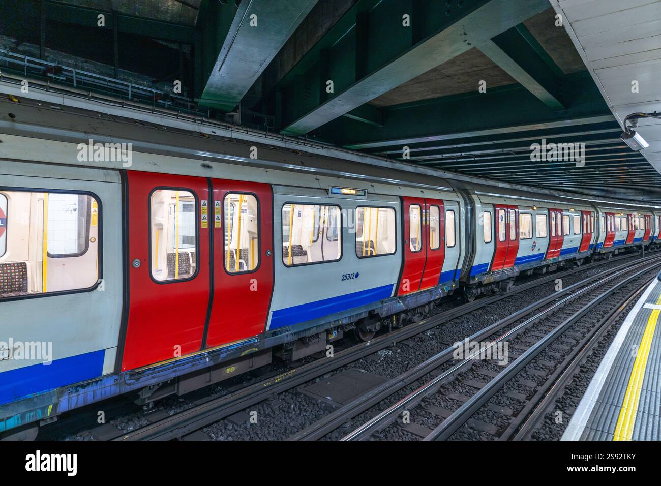 London Underground Train At A Station Platform Stock Photo Alamy london-underground-train-at-a-station-platform-stock-photo-alamy