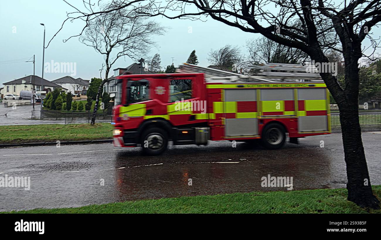 Glasgow, Scotland, UK. 24th January, 2025. UK Weather:. Storm eowyn saw ...