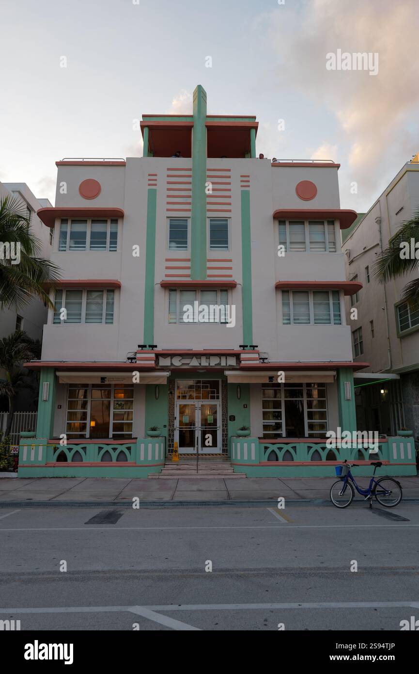 The Art Deco Historic District Along Ocean Drive In Miami Beach Stock the-art-deco-historic-district-along-ocean-drive-in-miami-beach-stock