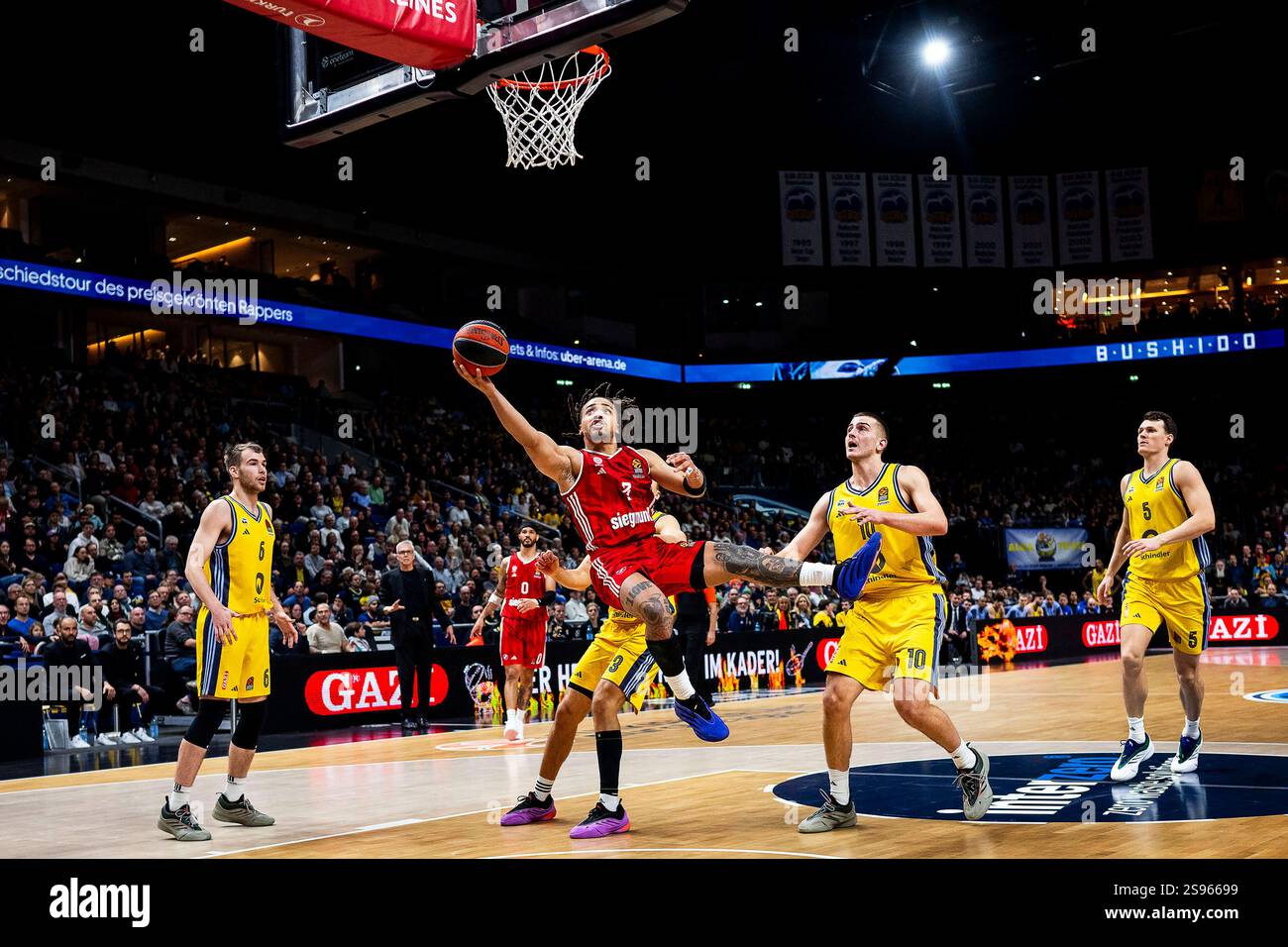 FC Bayern Basketball beat Hapoel Tel Aviv 86-84 to open Euroleague season FC Bayern Basketball beat Hapoel Tel Aviv 86-84 to open Euroleague season