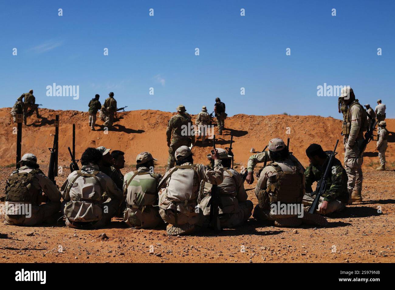 Green Berets, partner force machine gun training Stock Photo - Alamy
