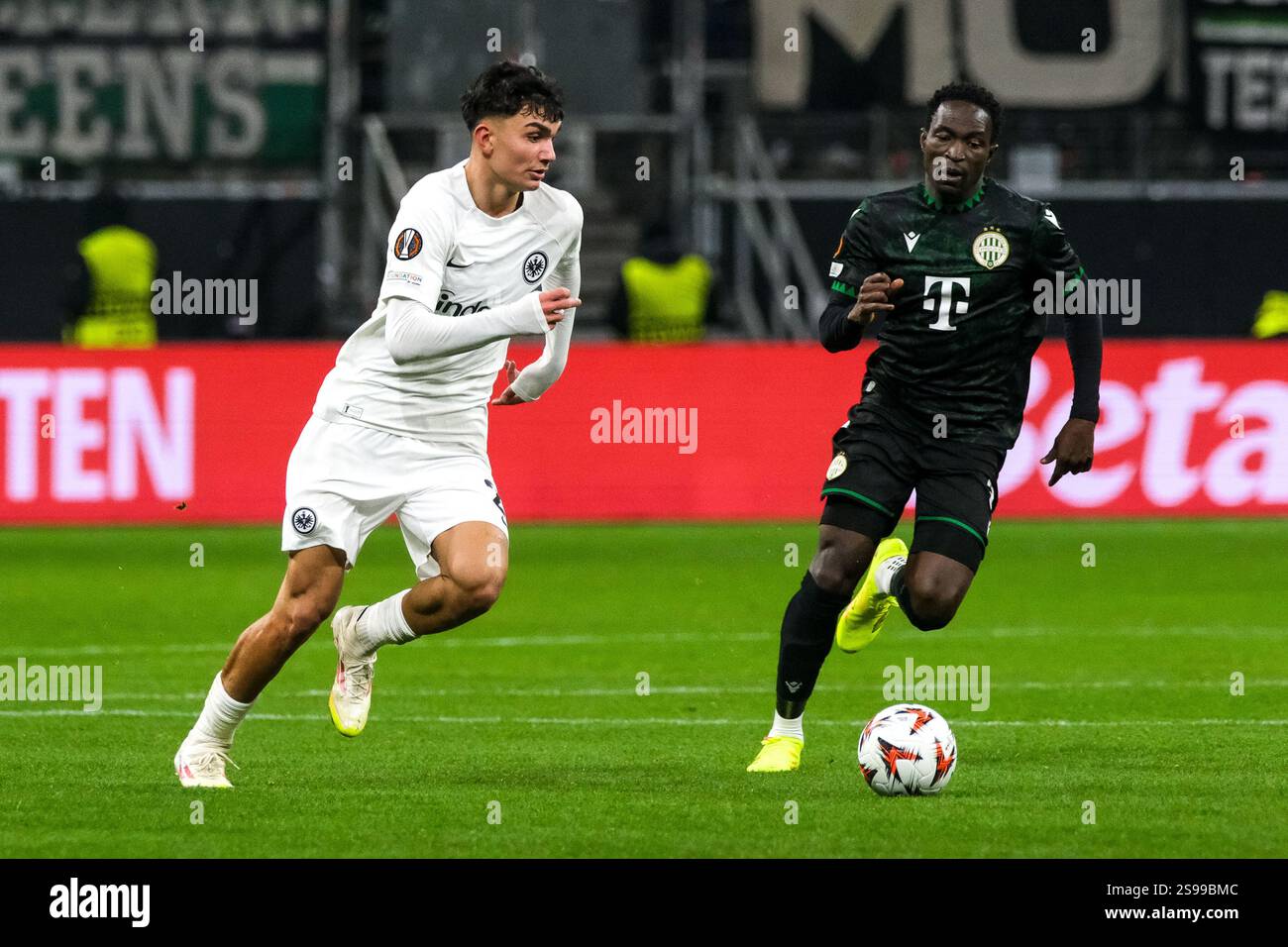 Can Uzun (Eintracht Frankfurt, #20) am Ball, GER, Eintracht Frankfurt ...