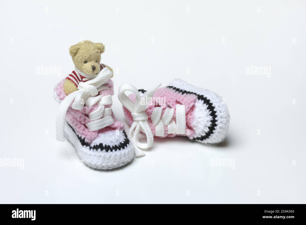 Little Teddy Bear Pattern Print Men Women's High Top Shoes