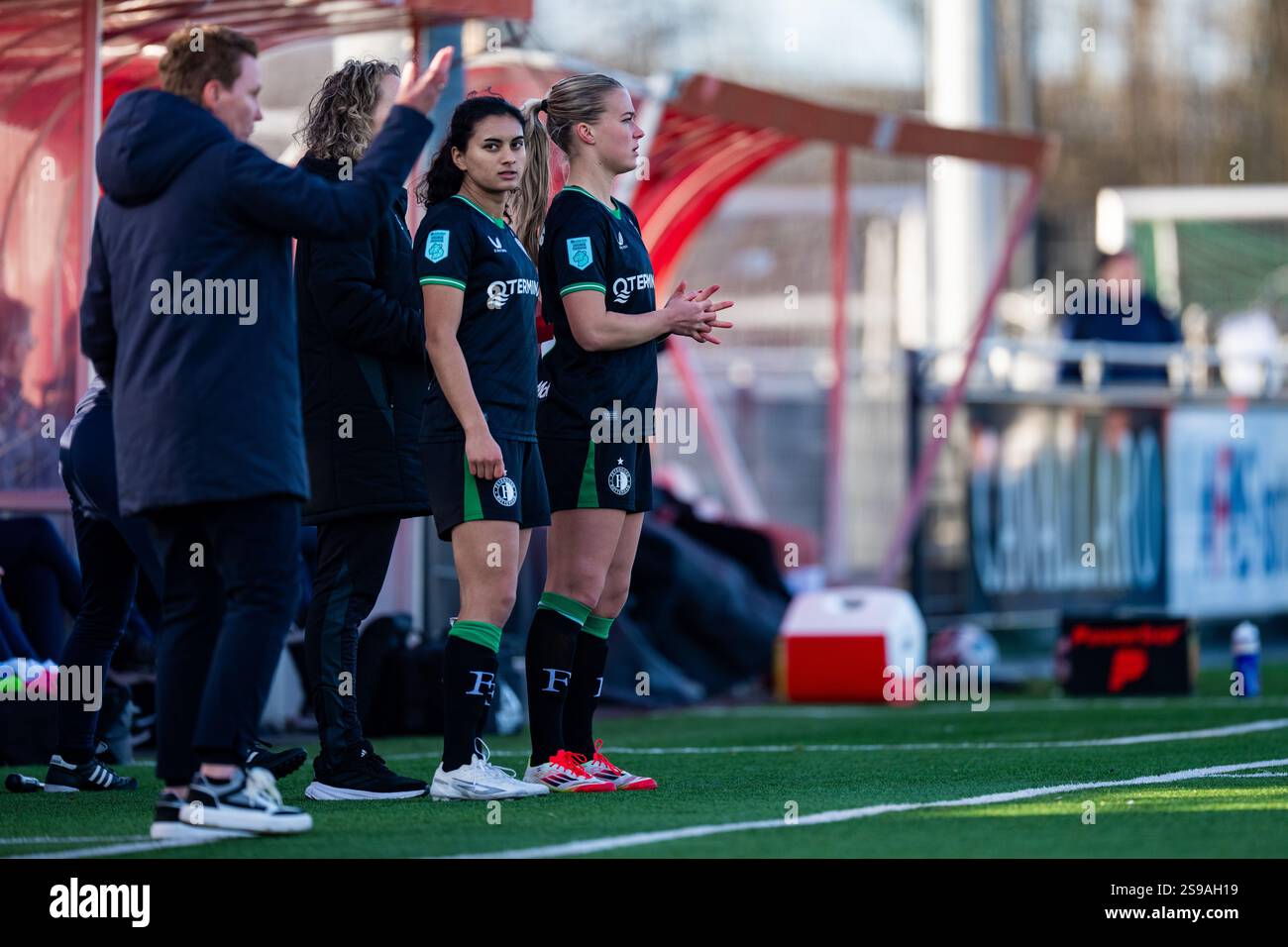 Alkmaar - Emma Pijnenburg, Kirsten van de Westeringh of Feyenoord V1 during the thirtteenth round of the Azerion Vrouwen Eredivisie in season 2024/2025. The match is set between AZ V1 v Feyenoord V1 at AFAS trainingscomplex on 25 January 2025 in Alkmaar, The Netherlands. (Box to Box Pictures/Tom Bode) Stock Photo