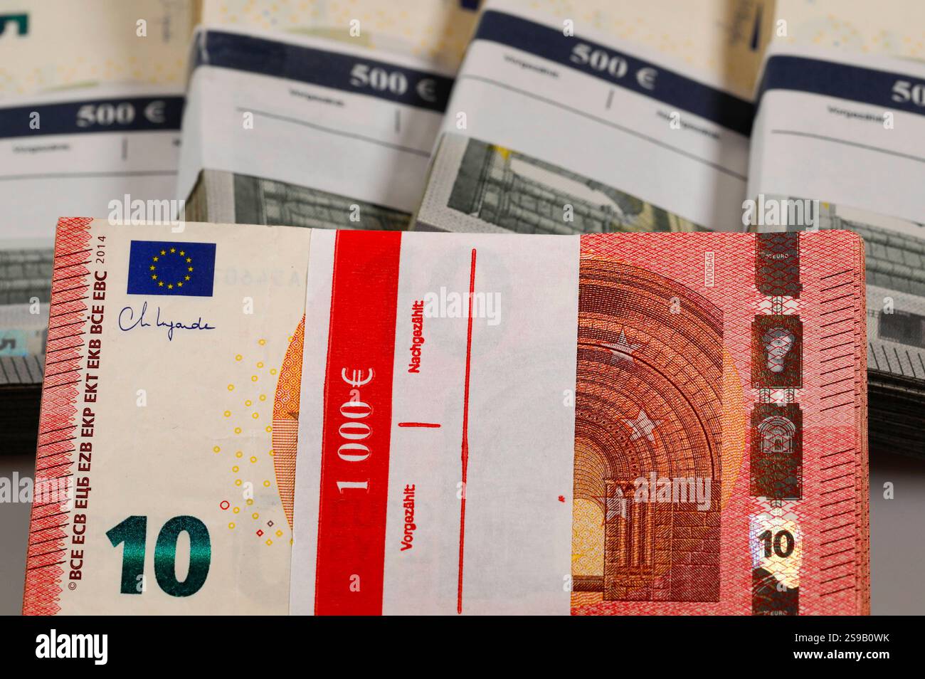 geldscheinpakete-die-finanzaufsicht-bafin-schreibt-bei