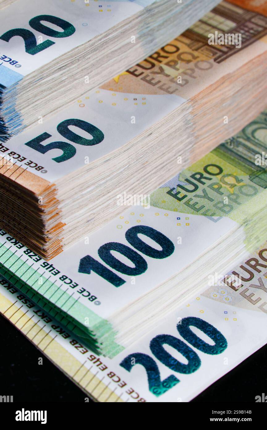 geldscheinpakete-die-finanzaufsicht-bafin-schreibt-bei
