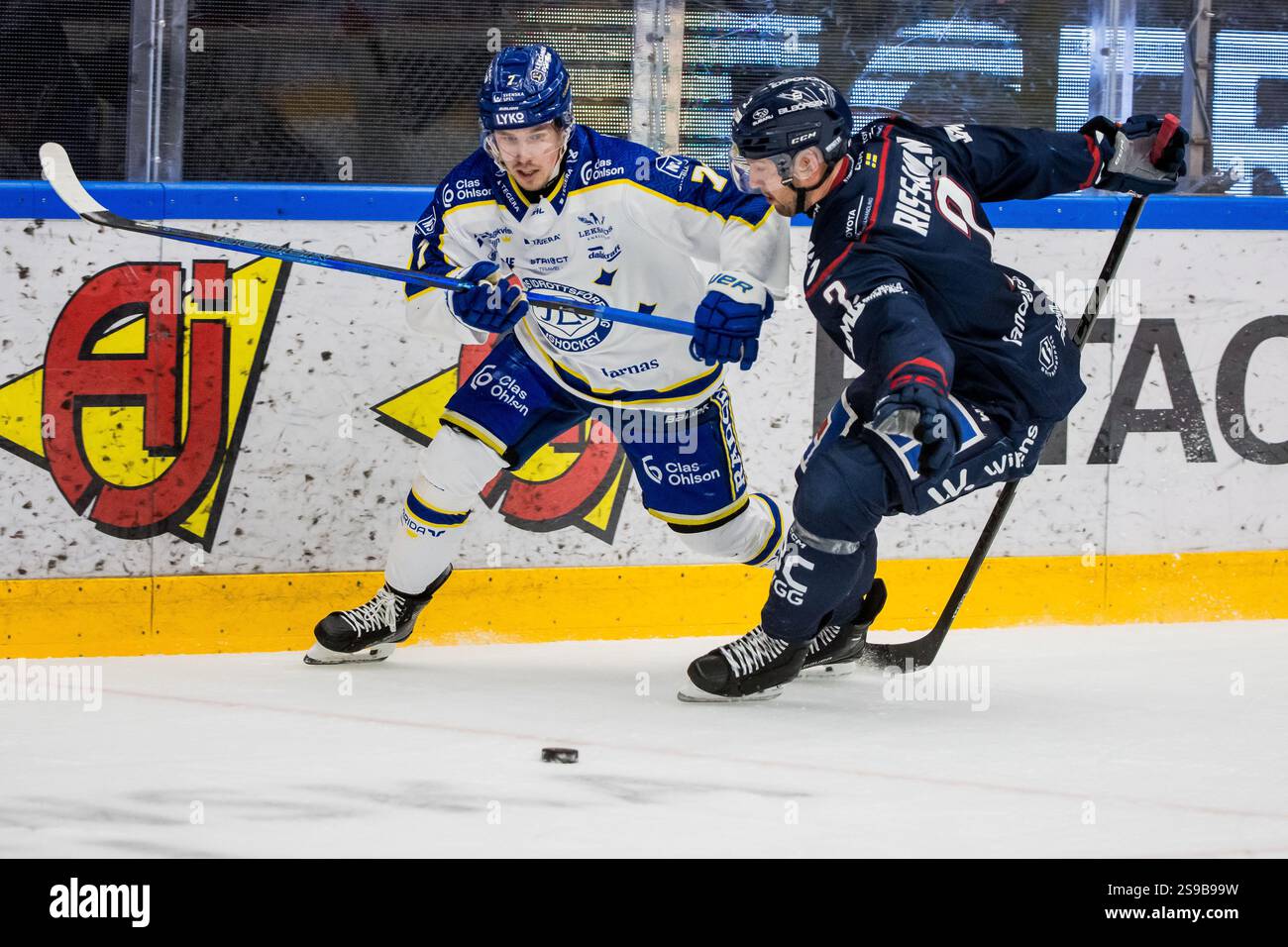 Danny Rissanen 250125 Leksands Anton Johansson och Linköpings Rasmus Rissanen under ...