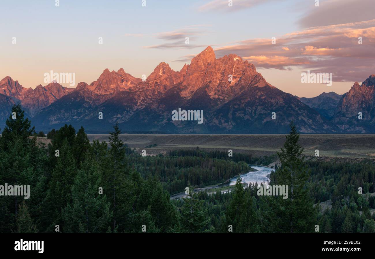 grand-tetons-sunrise-as-seen-from-snake-river-overlook-in-the-grand