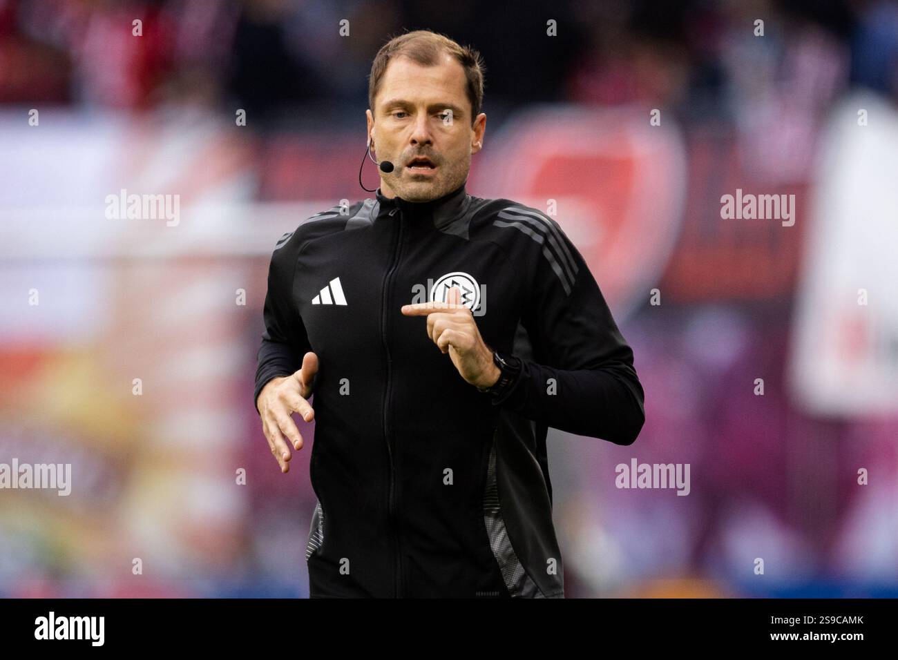 Leipzig, Germany. 25th, January 2025. Assistant referee Rene Rohde is ...