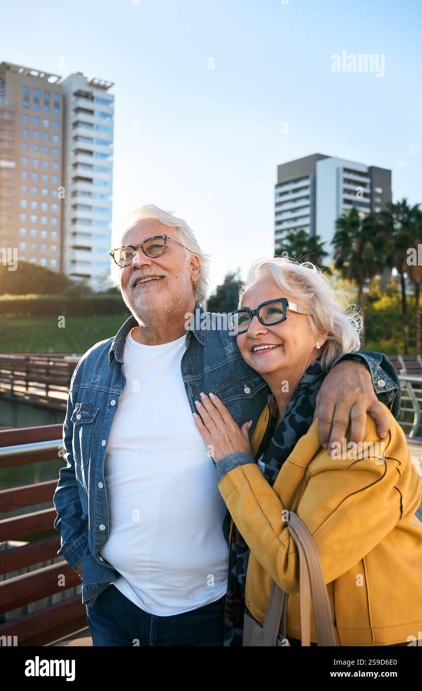 Smiling elderly senior couple hi-res stock photography and images - Alamy
