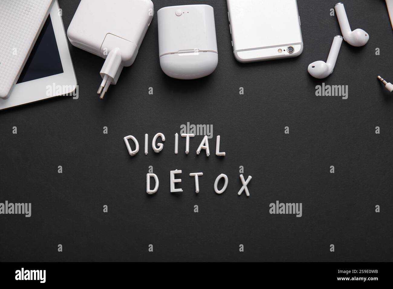 Text DIGITAL DETOX and different gadgets on dark background Stock Photo