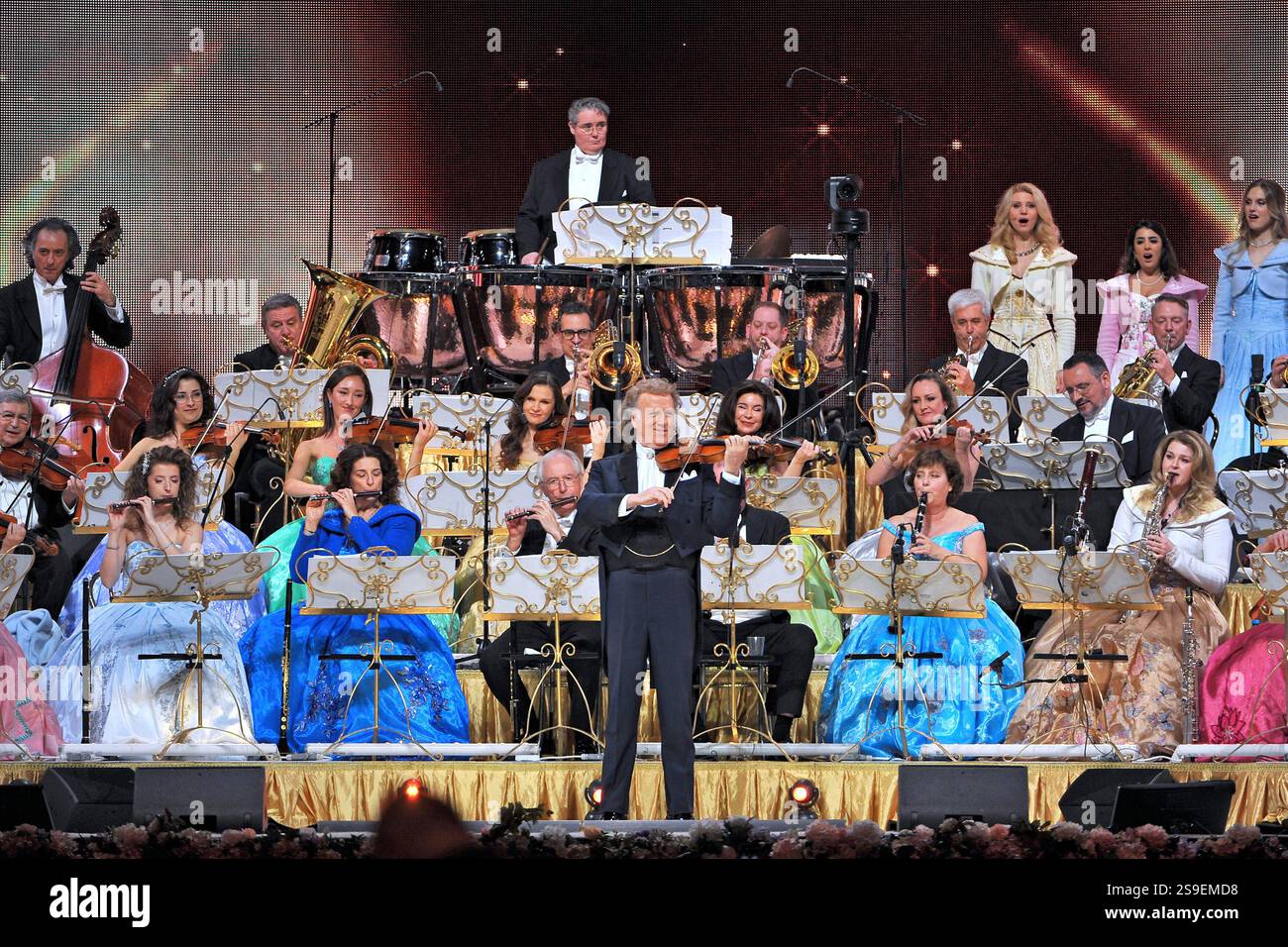 Andre Rieu Mainau Stargeiger Andrà Rieu. Violinist Andre Rieu und das Johann Strauss ...