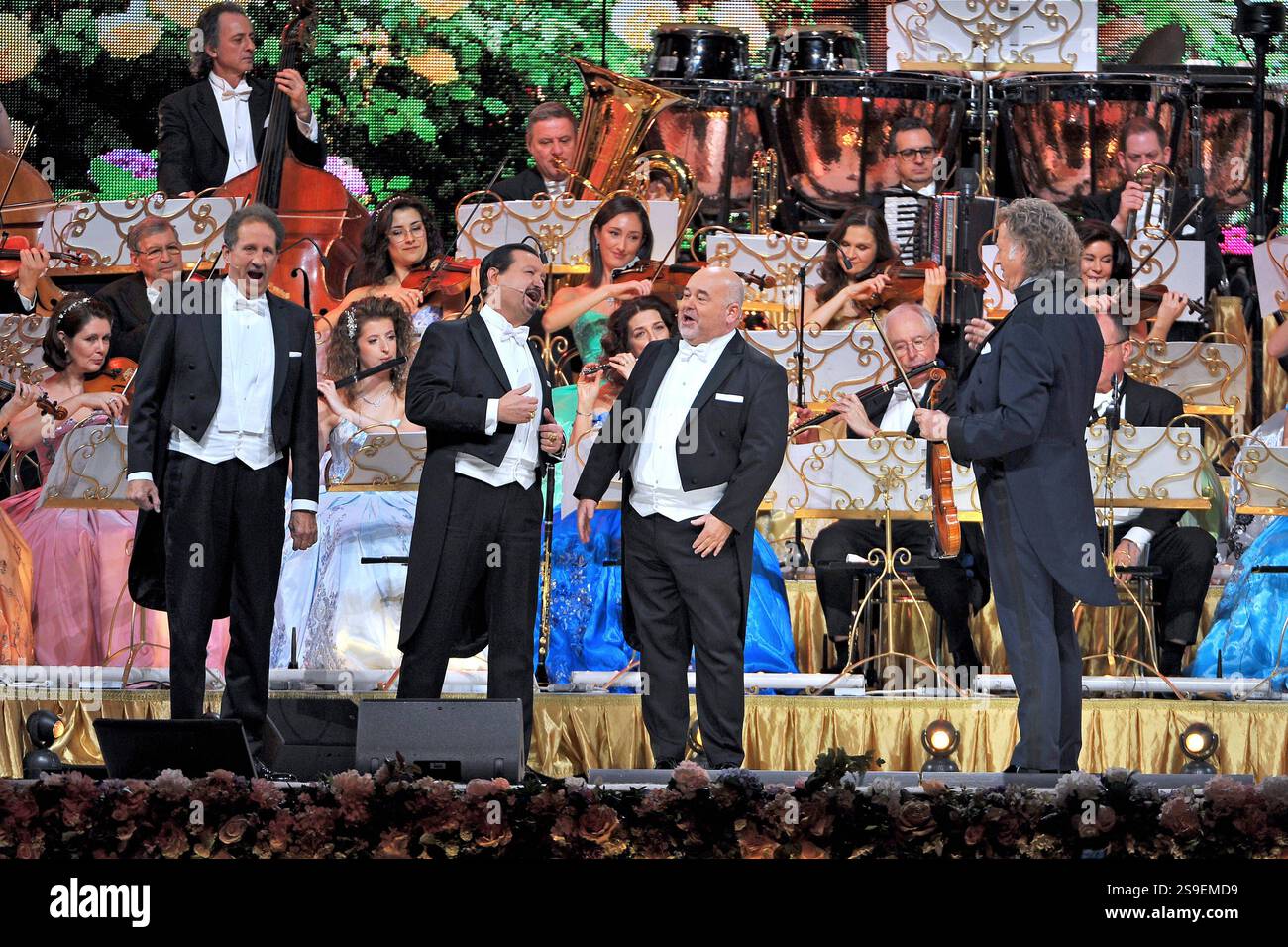 Stargeiger AndrÃ Rieu. Violinist Andre Rieu , die Platin-Tenöre und das ...