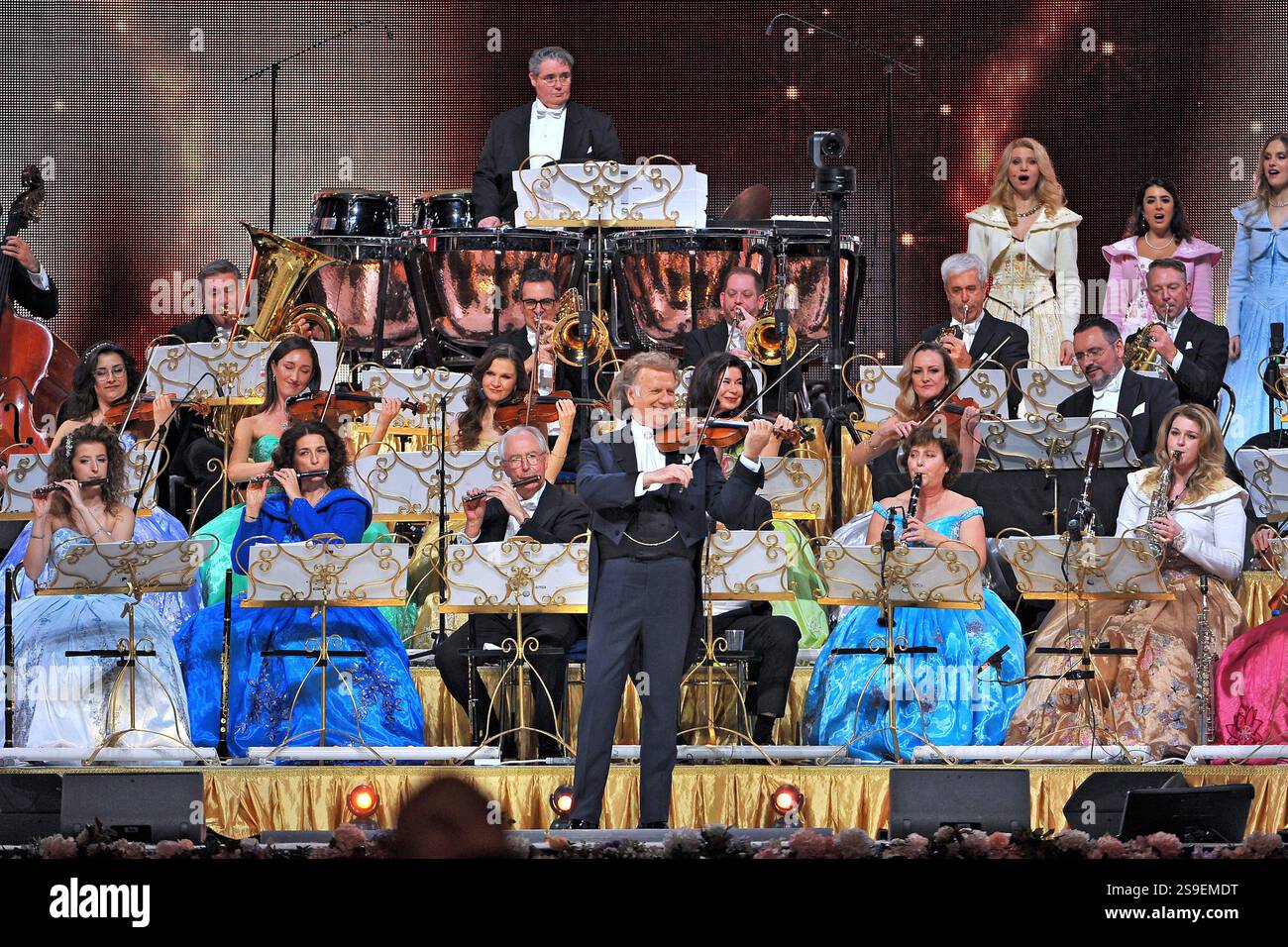 Andre Rieu Mainau Stargeiger Andrà Rieu. Violinist Andre Rieu und das Johann Strauss ...
