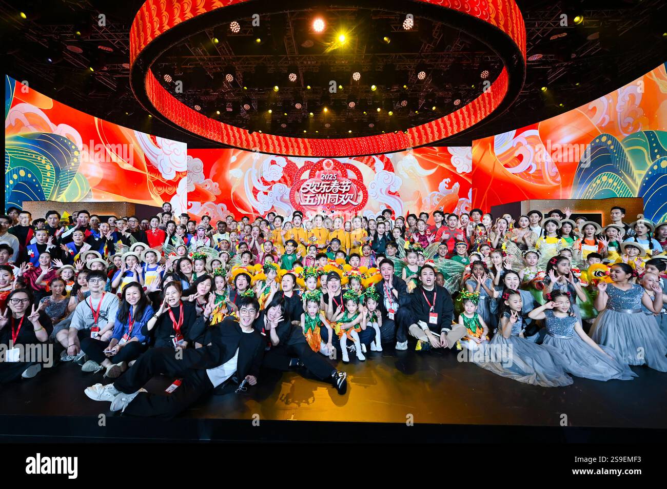 (250126) KUALA LUMPUR, Jan. 26, 2025 (Xinhua) Performers and