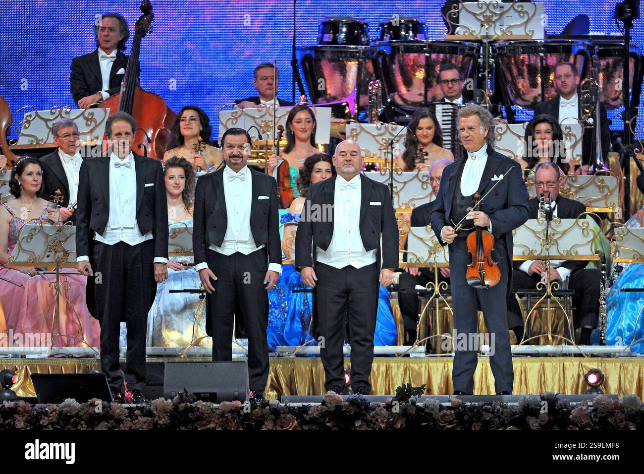 Stargeiger AndrÃ Rieu. Violinist Andre Rieu , die Platin-Tenöre und das ...