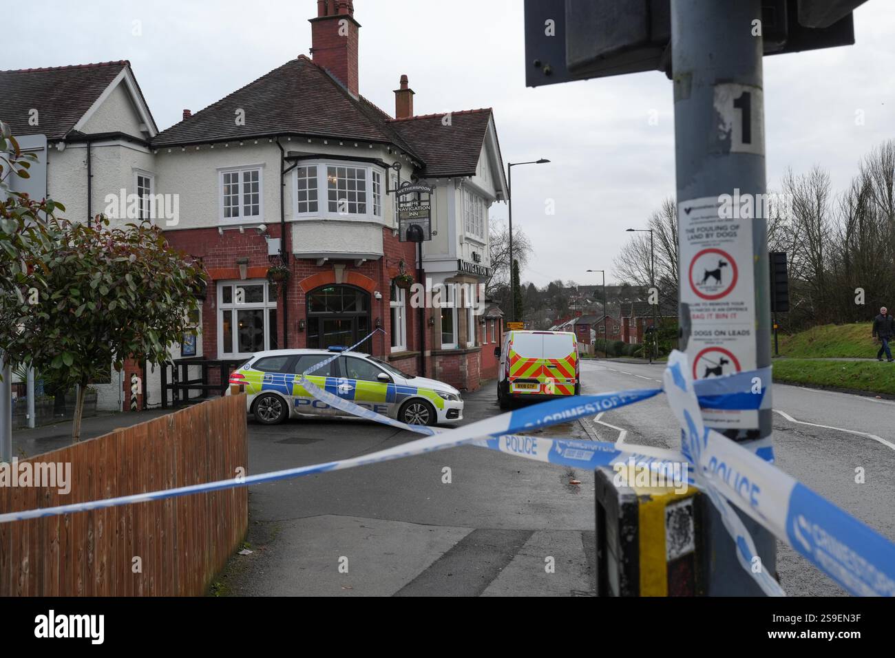 Wharf Road, Kings Norton, Birmingham 26th January 2025 - Police have sealed off a pub in the Kings Norton area of Birmingham after 3 people were stabbed. Officers have since arrested 3 men, 19-year-old man has been arrested on suspicion of attempted murder. First aid and a scene of chaos could be seen scattered on the floor of the pub as attempts were made to treat the wounded. A spokesperson for West Midlands Police said: 'We've arrested three men after three people were injured in a stabbing at a pub in Birmingham. Credit: British News and Media/Alamy Live News Stock Photo