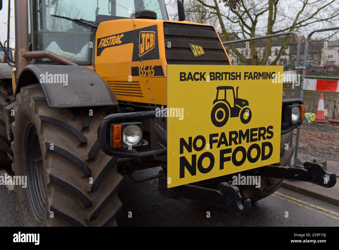 Back Britains Farmers protest sign on a JCB Fastrac tractor at Bewdley Tractor Run, 26th December 2024, Worcestershire Stock Photo