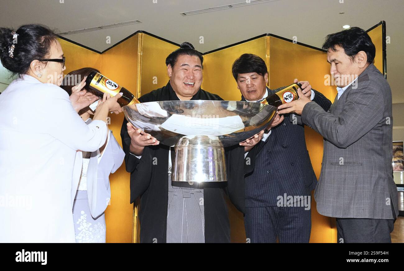 Ozeki Hoshoryu (C) celebrates after winning the 15day New Year Grand
