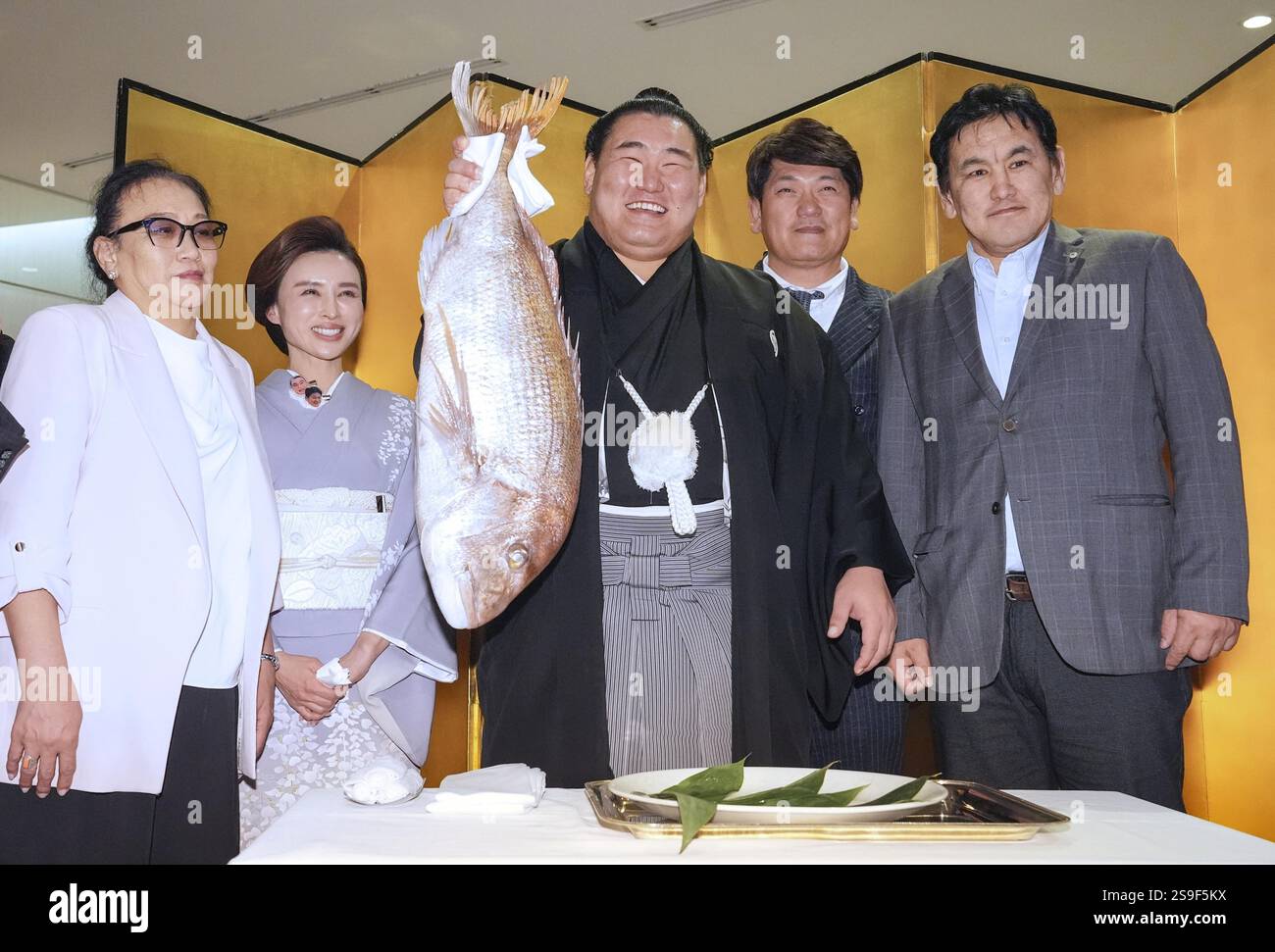 Ozeki Hoshoryu (C) celebrates after winning the 15day New Year Grand