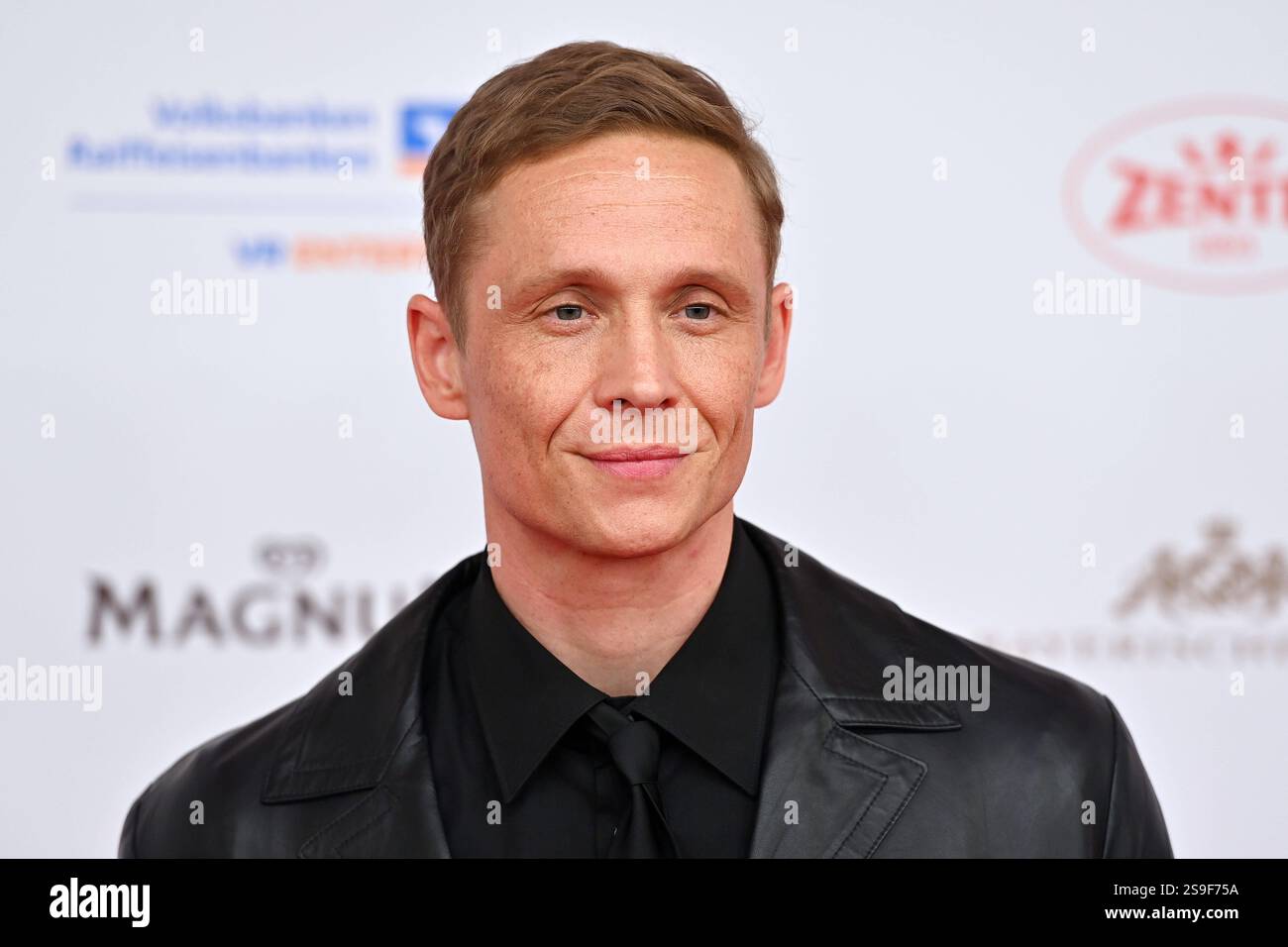 Matthias Schweighoefer Schauspieler Einzelbild angeschnittenes matthias-schweighoefer-schauspieler-einzelbild-angeschnittenes
