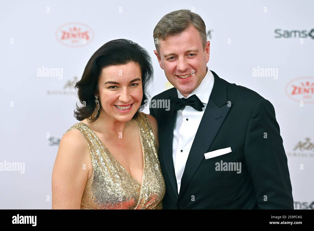 The husband l hi-res stock photography and images - Page 32