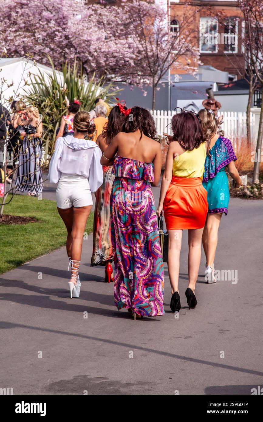 Aintree grand national ladies day hi-res stock photography and images - Alamy Aintree grand national ladies day hi-res stock photography and images - Alamy