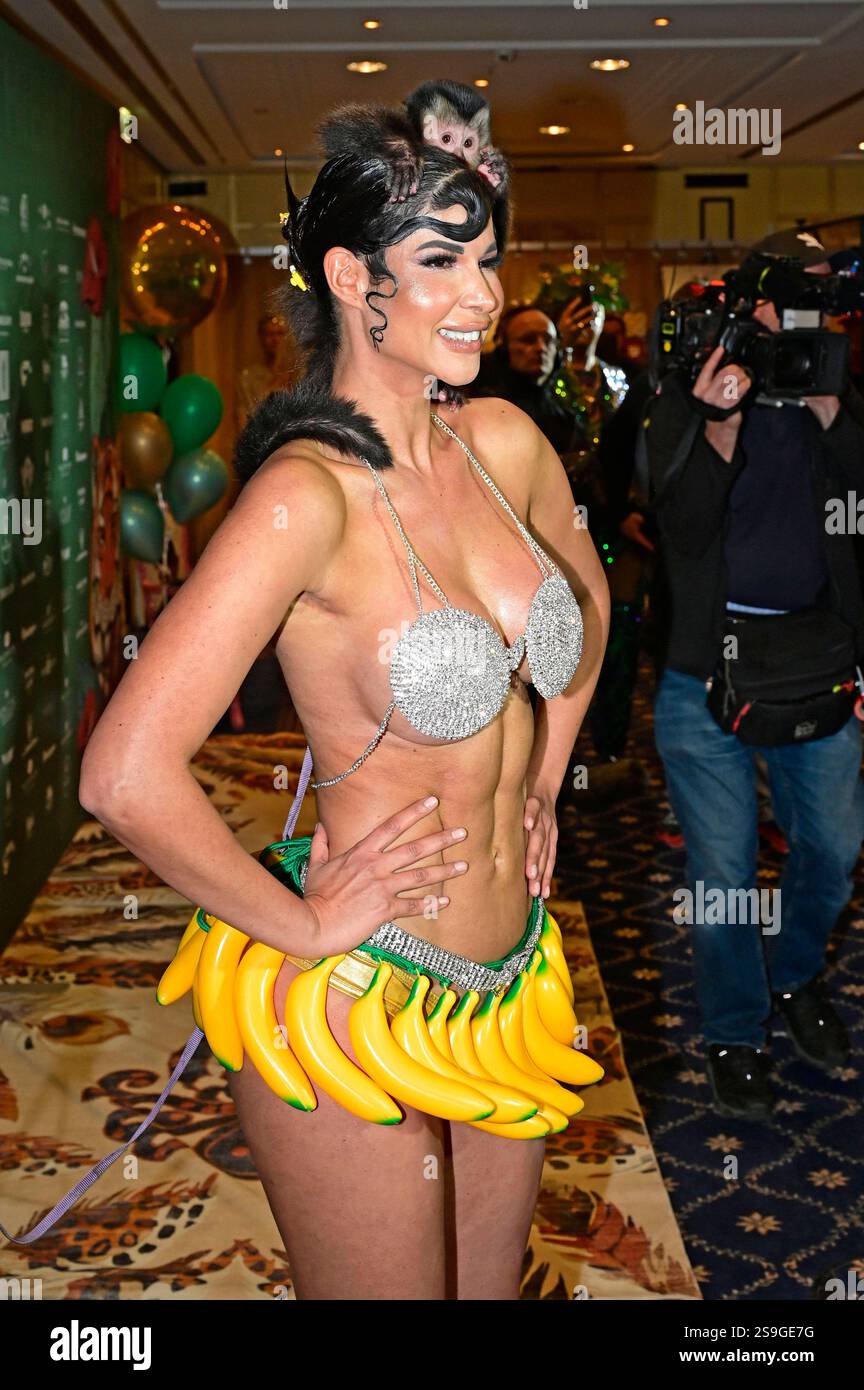 Erotikmodel hi-res stock photography and images - Page 2 - Alamy