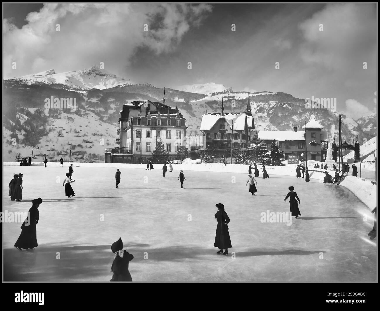 1900s style hi-res stock photography and images - Alamy