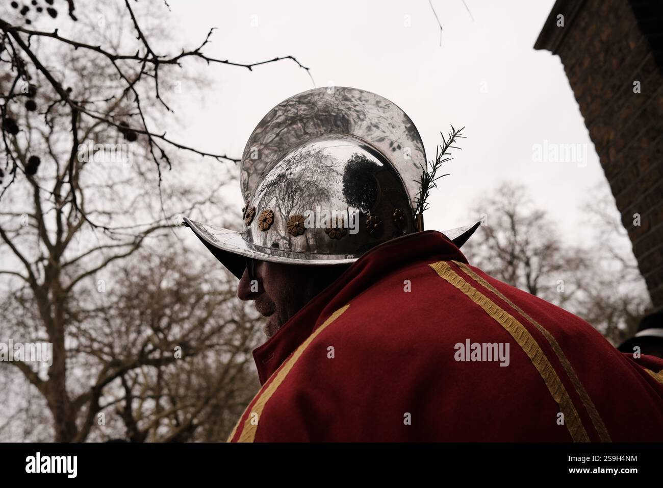 The Mall, London, UK. 26th January, 2025 A group of period accurately dressed reenactors gather on The Mall in Central London before a procession and reenactment of the events surrounding the execution of Charles I.   ©Amstel Adams/Alamy Live News Stock Photo