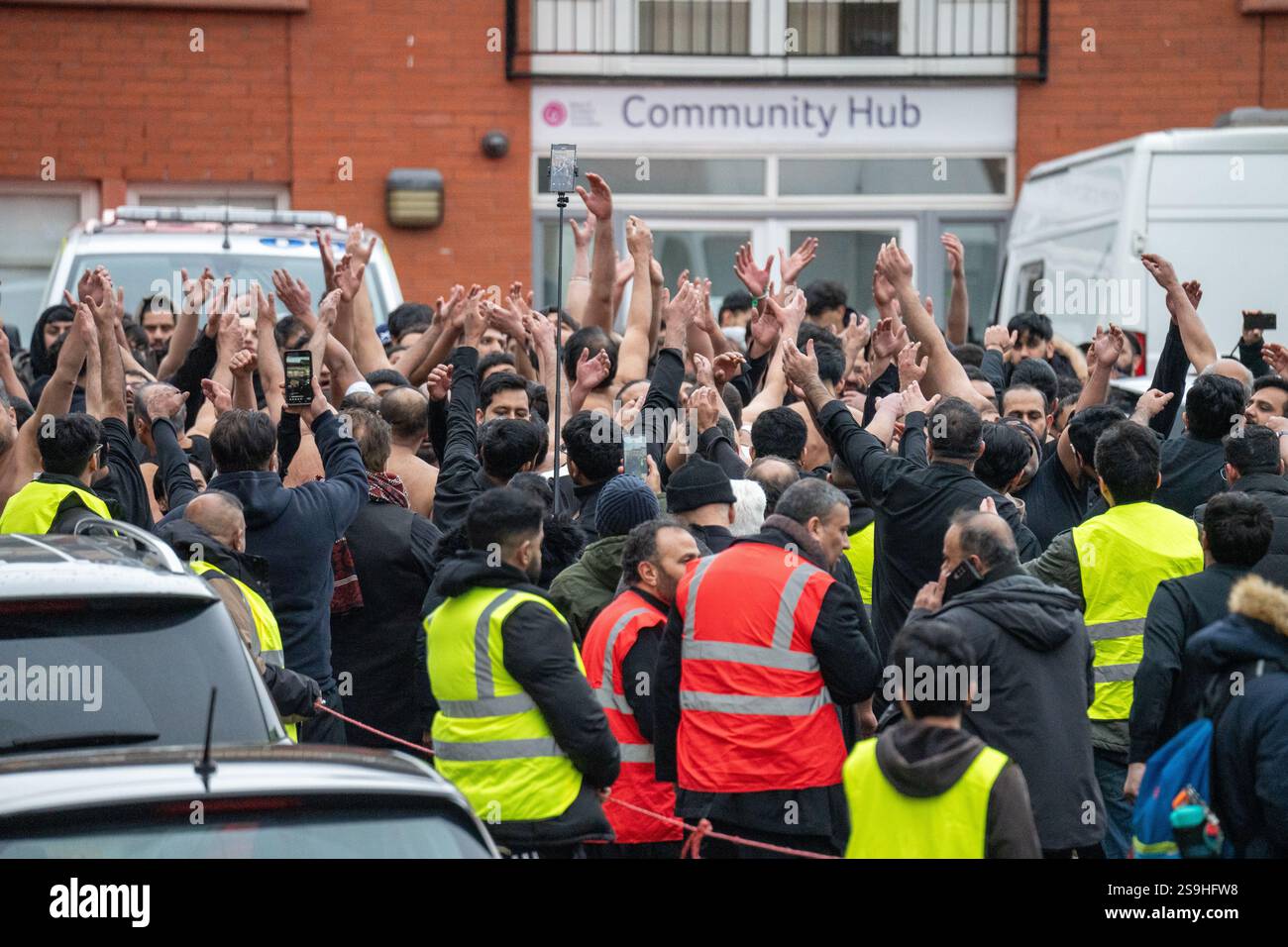 Glasgow, UK. 26th January, 2025 Shia Muslims commemorate the Martyrdom of Imam Musa  al-Kadhim, chanting nd beating their chests.  Credit Richard Gass/Alamy Live News Stock Photo