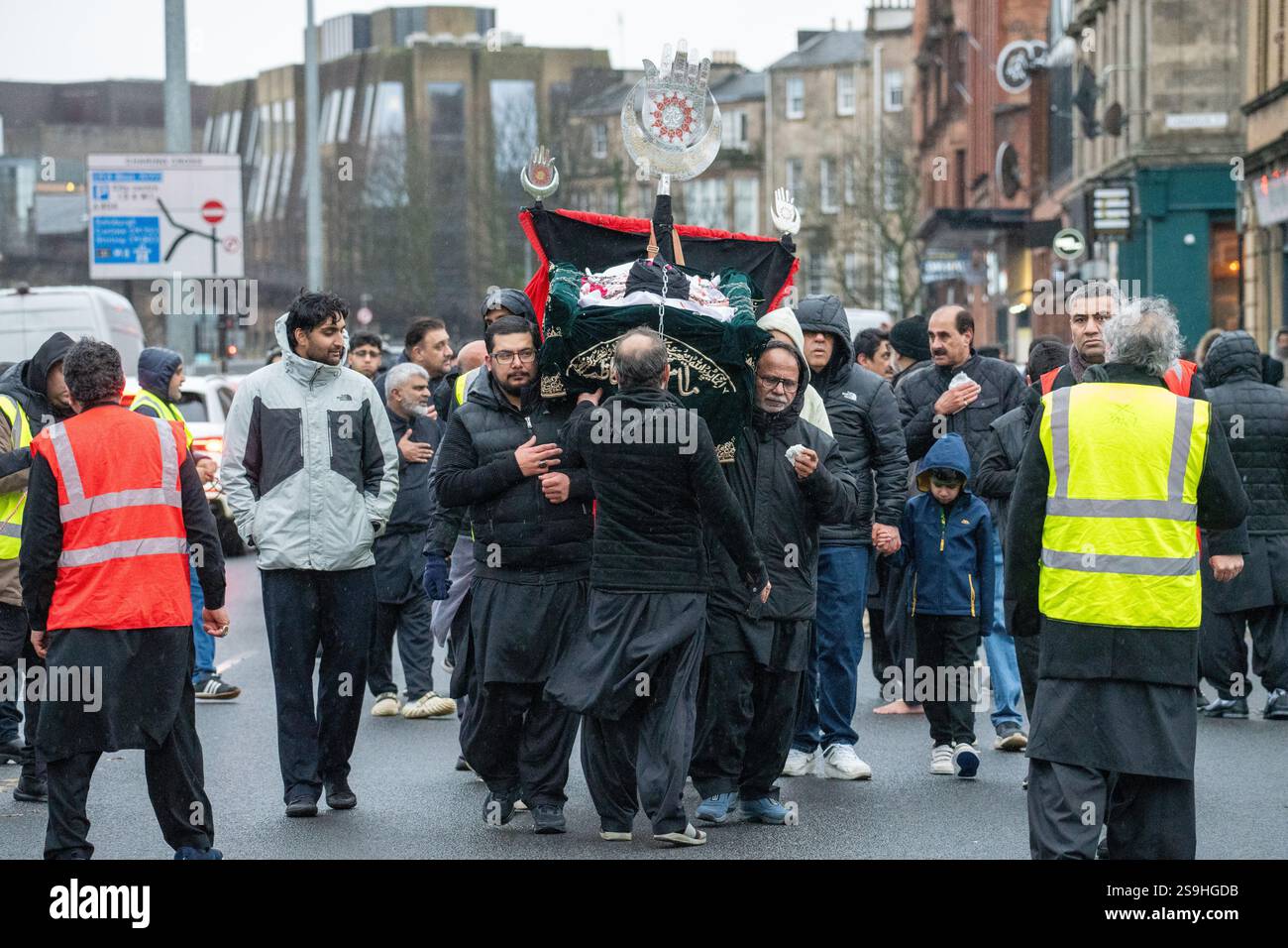 Glasgow, UK. 26th January, 2025 Shia Muslims commemorate the Martyrdom of Imam Musa  al-Kadhim, chanting nd beating their chests.  Credit Richard Gass/Alamy Live News Stock Photo