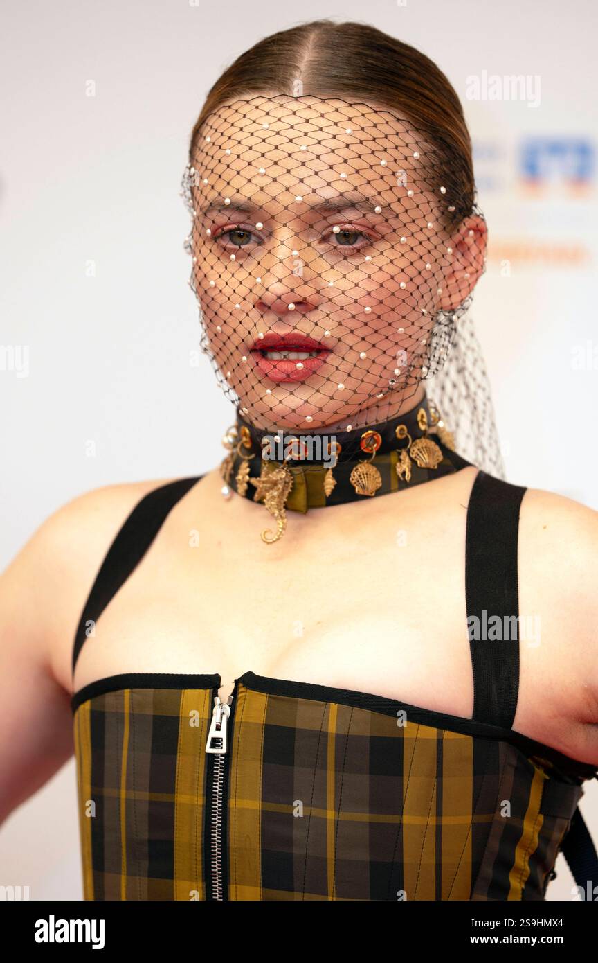 Luna Wedler Beim 49 Deutschen Filmball 2025 Im Hotel Bayerischer Hof luna-wedler-beim-49-deutschen-filmball-2025-im-hotel-bayerischer-hof