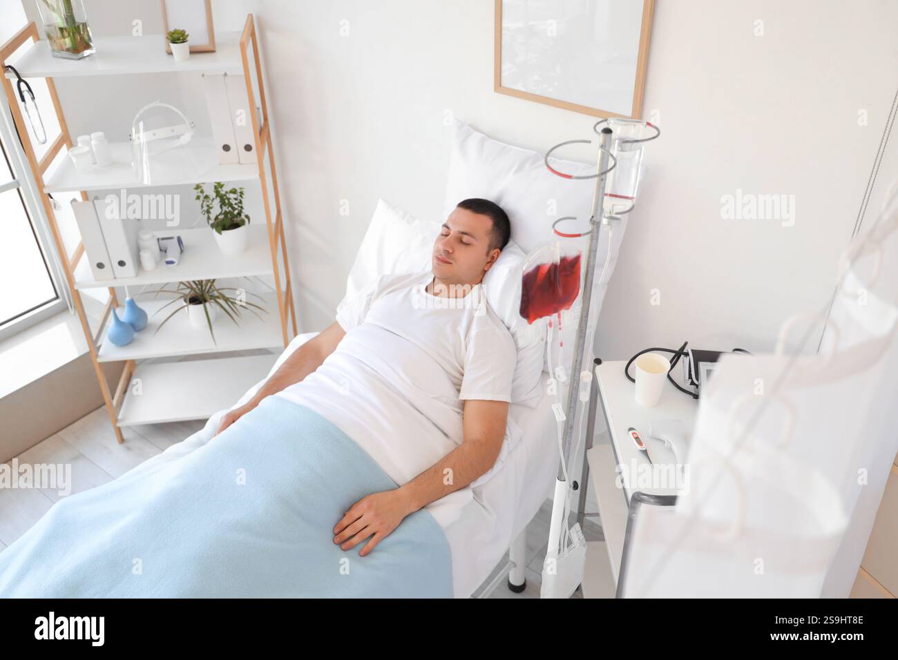 Transfusing blood hi-res stock photography and images - Alamy
