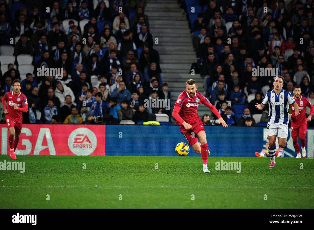 Donostia / San Sebastián, Gipuzkoa, Spain - 26th January 2025: Borja Mayoral carrying the ball in Real Sociedad vs Getafe match, part of Spain's LaLiga EA SPORTS, held at Reale Arena Stadium. Credit: Rubén Gil/Alamy Live News. Stock Photo